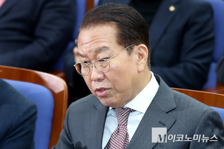권영세 국민의힘 비상대책위원장이 16일 국회 본청에서 열린 비상의원총회에 참석했다. 사진=최동환 기자