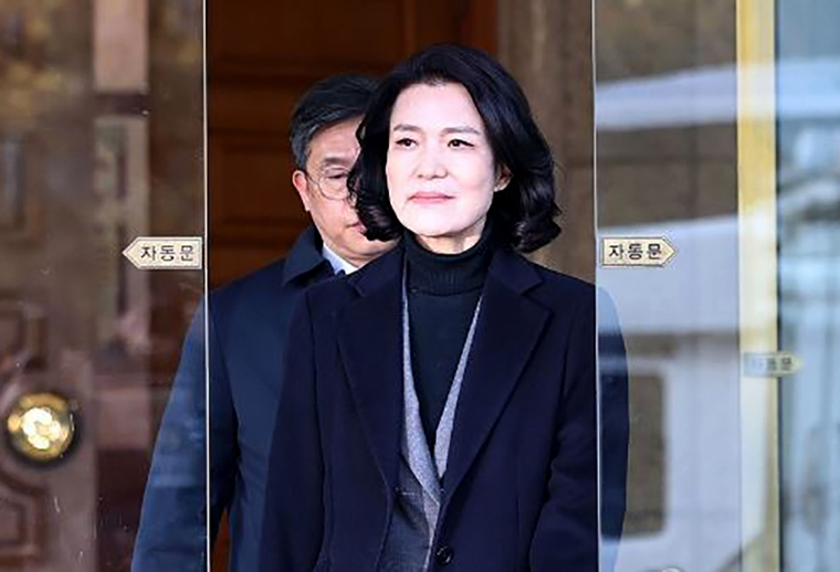 헌법재판소에서 탄핵소추안이 기각되면서 직무에 복귀하게 된 이진숙 방통위원장이 23일 오전 서울 종로구 헌법재판소에서 열린 방통위원장 탄핵심판 청구 사건 선고를 마친 뒤 대심판정을 나오고 있다. 사진=연합뉴스