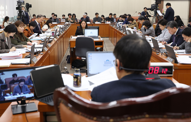 23일 오전 서울 여의도 국회 보건복지위원회 회의실에서 열린 국민연금법 개정안에 대한 공청회에서 주은선 경기대학교 사회복지전공 교수가 발언하고 있다. 사진=연합뉴스