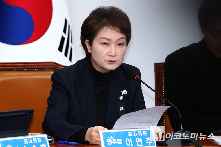 이언주 더불어민주당 의원이 지난 3일 최고위원회의에서 발언하고 있다. 사진=최동환 기자