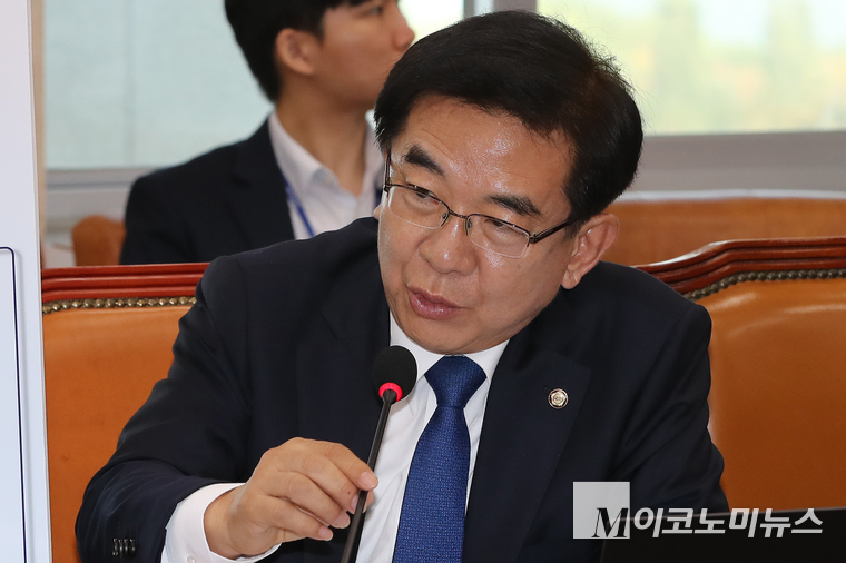 정일영 더불어민주당 의원이 지난 10월 11일 국회 기재위에서 질의하고 있다. 사진=최동환 기자