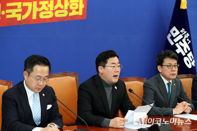 박찬대 더불어민주당 원내대표가 4일 원내대책회의에서 발언하고 있다. 사진=최동환 기자