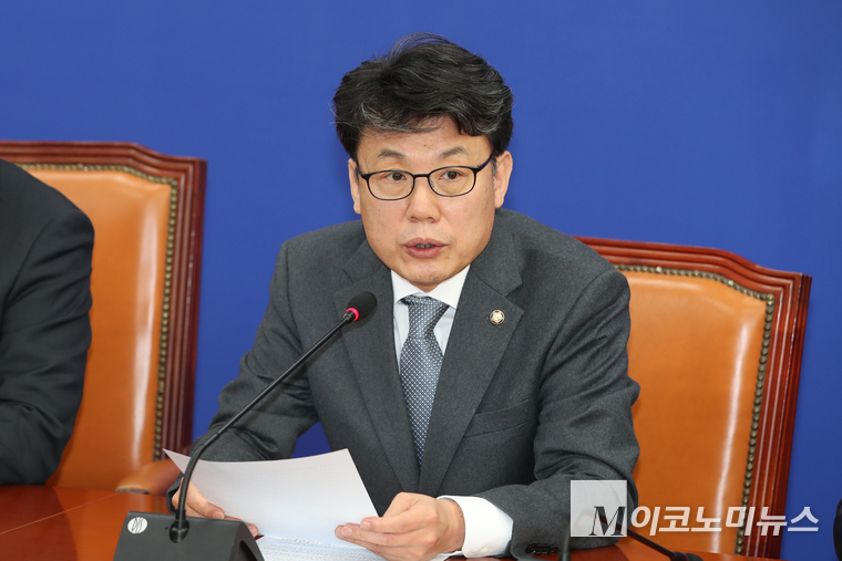 진성준 더불어민주당 정책위의장이 6일 국회 본청에서 열린 정책조정회의에서 발언하고 있다. 사진=최동환 기자