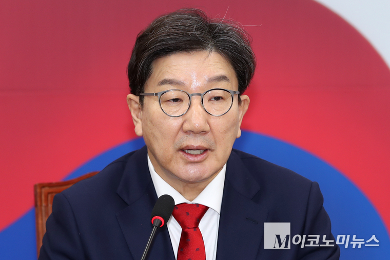 권성동 원내대표가 20일 국회 본청에서 열린 비상대책회의에서 발언하고 있다. 사진=최동환 기자