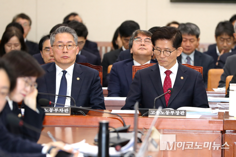 20일 국회에서 열린 환경노동위원회 전체회의에 김문수 고용노동부 장관이 출석했다. 사진=최동환 기자