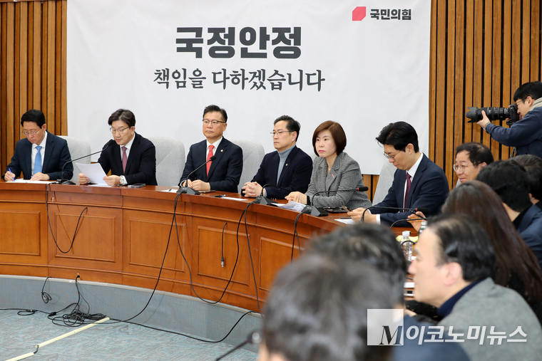 권성동 국민의힘 원내대표가 21일 원내대책회의에서 발언하고 있다. 사진=최동환 기자