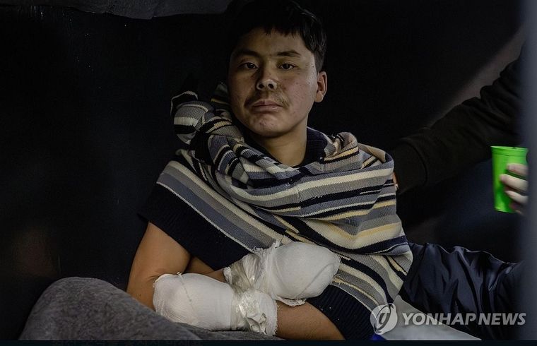 <strong>우크라이나군에 생포된 북한군. 사진=연합뉴스 </strong>
