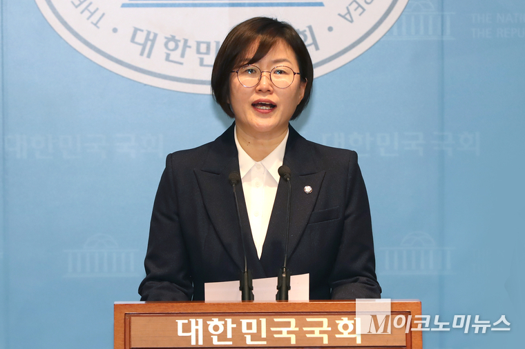 정혜경 진보당 원내대변인이 25일 국회 소통관에서 브리핑하고 있다. 사진=최동환 기자