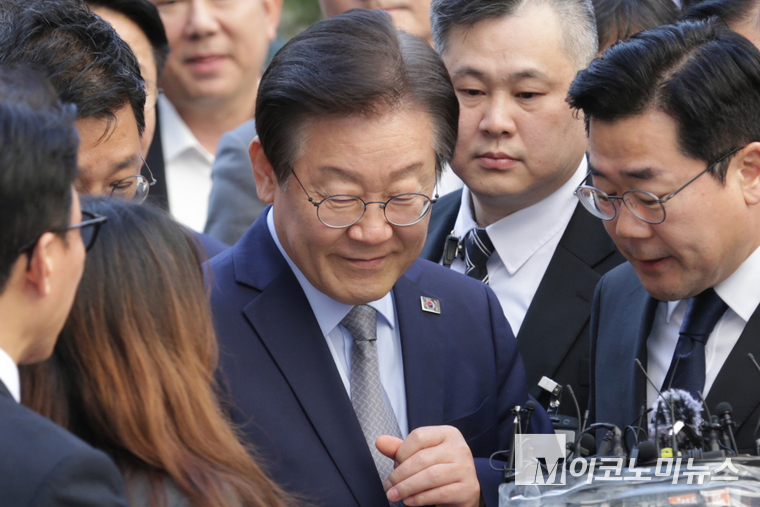 이재명 더불어민주당 대표가 지난 11월 공직선거법 위반 혐의 사건 선고 공판에 참석하고 있다. 서울뉴스통신제공