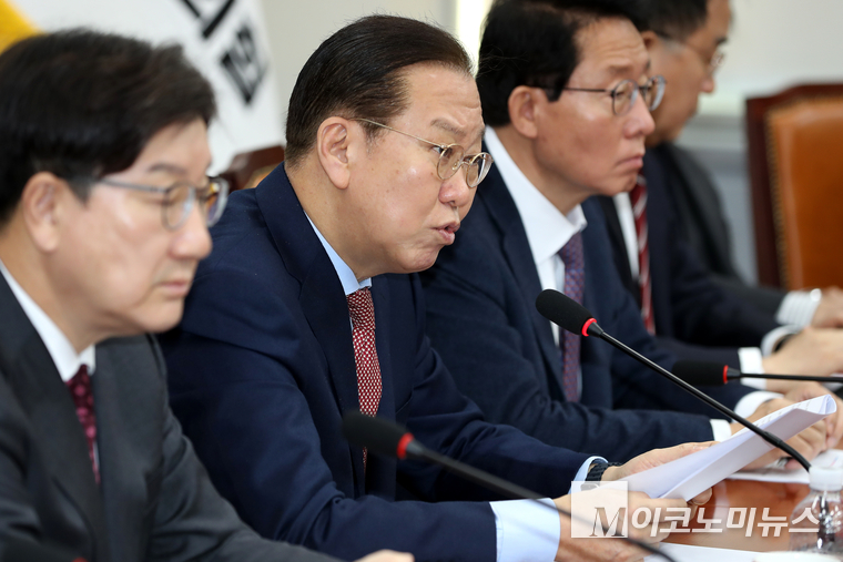 권영세 국민의힘 비상대책위원장이 27일 국회 본청에서 열린 비상대책위원회 회의에서 발언하고 있다. 사진=최동환 기자