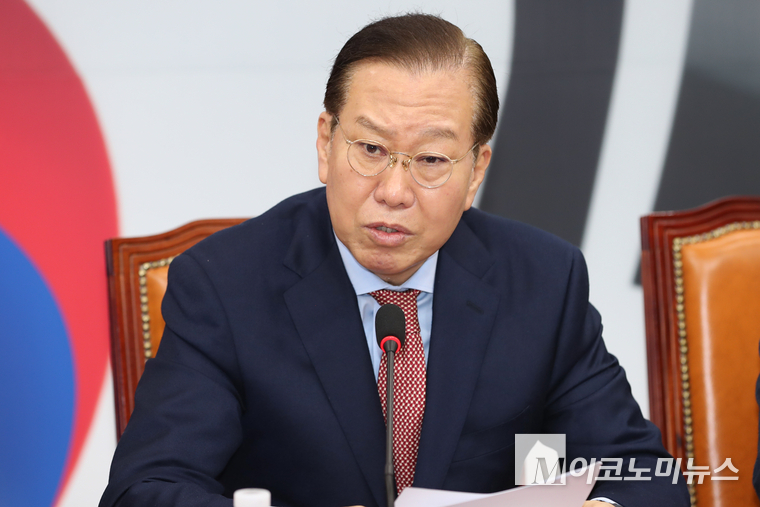 권영세 국민의힘 비상대책위원장이 27일 국회 본청에서 열린 비상대책회의에서 발언하고 있다. 사진=최동환 기자