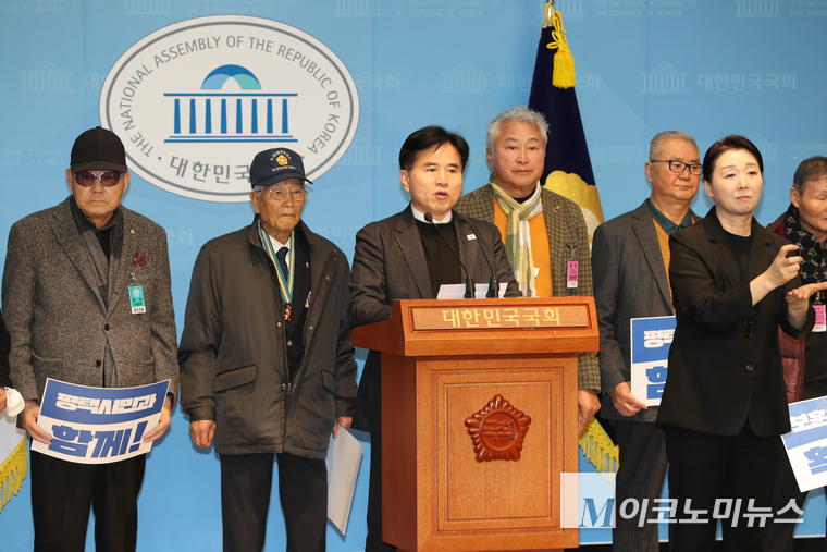 이병진 더불어민주당 의원이 27일 국회 소통관 기자회견에서 발언하고 있다. 사진=최동환 기자<br>
