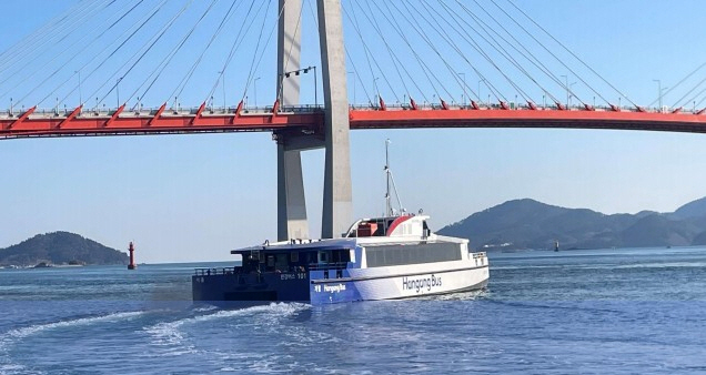 지난 24일 경남 사천을 출발한 한강버스. 사진=서울시