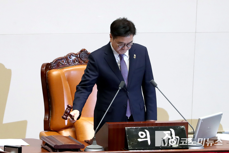 우원식 국회의장이 27일 명태균 특검법 가결을 선언하고 있다. 사진=최동환 기자