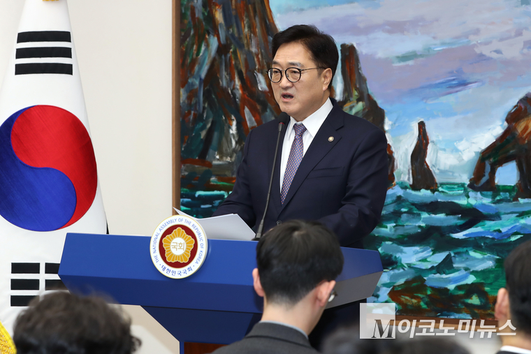 우원식 국회의장이 27일 국회의장 접견실 기자회견에서 발언하고 있다. 사진=최동환 기자