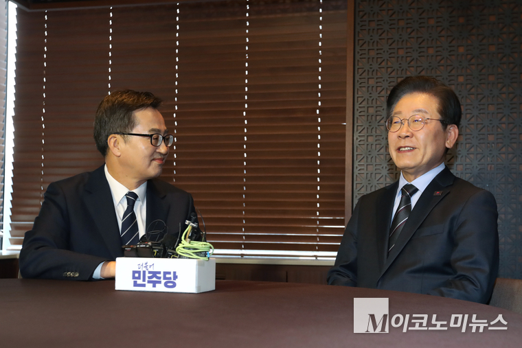 이재명 더불어민주당 대표가 28일 오후 여의도의 한 식당에서 김동연 경기도지사와 회동하고 있다. 사진=최동환 기자/공동취재