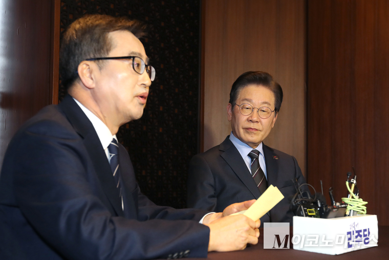 이재명 더불어민주당 대표가 28일 오후 여의도의 한 식당에서 김동연 경기도지사와 회동하고 있다. 사진=최동환 기자/공동취재