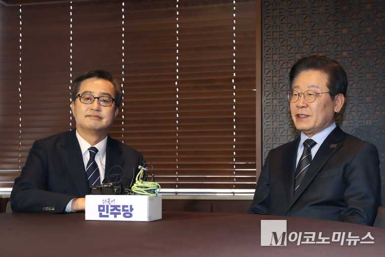 이재명 더불어민주당 대표가 28일 오후 여의도의 한 식당에서 김동연 경기도지사와 회동하고 있다. 사진=최동환 기자/공동취재