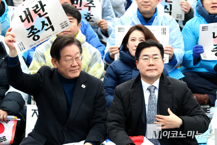 이재명 더불어민주당 대표가 1일 안국동 사거리에서 열린 내란종식·민주헌정수호를 위한 윤석열 파면 촉구 범국민대회 참석해 있다. 사진=최동환 기자