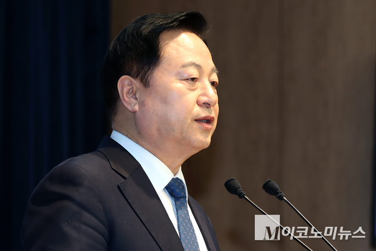 김두관 더불어민주당 전 의원이 5일 국회 소통관에서 기자회견하고 있다. 사진=최동환 기자