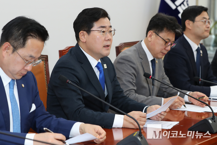 박찬대 더불어민주당 원내대표와 진성준 정책위의장이 6일 정책조정회의에서 발언하고 있다. 사진=최동환 기자