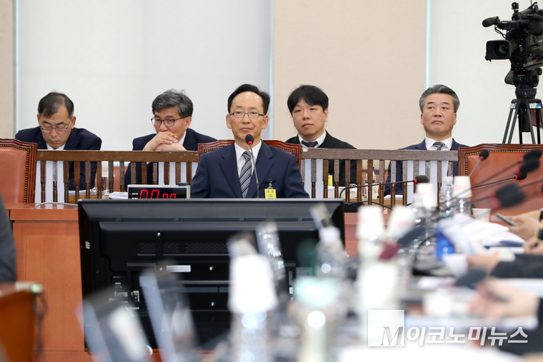 김대웅 중앙선거관리위원회 위원 후보자가 6일 국회 행정안전위원회에서 실시된 인사청문회에 출석했다. 사진=최동환 기자