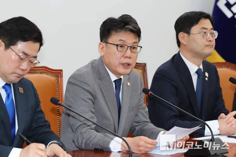 진성준 더불어민주당 정책위의장이 6일 정책조정회의에서 발언하고 있다. 사진=최동환 기자