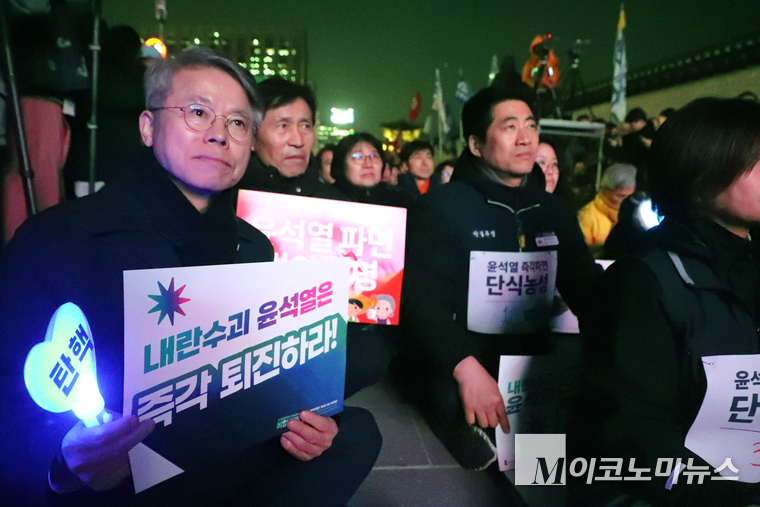 민형배 더불어민주당 의원이 10일 비상행동 집회에 참석해 있다. 사진=최동환 기자