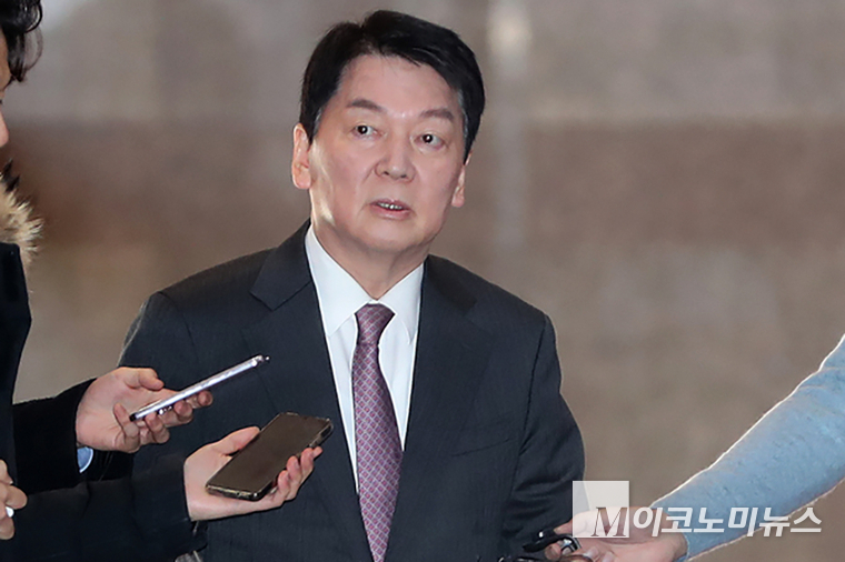 안철수 국민의힘 의원이 지난 12월 14일 윤석열 탄핵소추안 표결을 앞두고 의원총회에 참석하고 있다. 사진=최동환 기자
