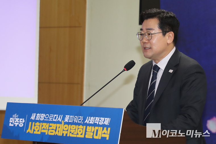 박찬대 더불어민주당 원내대표가 12일 국회 의원회관 제2소회의실에서 열린 사회적경제위원회 발대식에서 축사하고 있다. 사진=최동환 기자