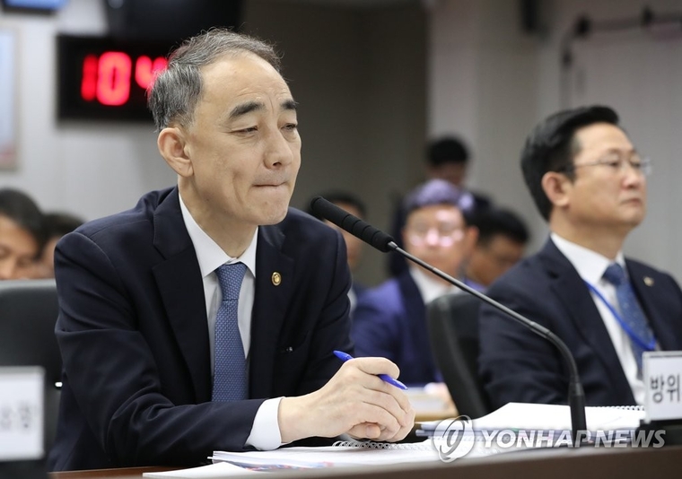 왕정홍 전 방위사업청장. 사진=연합뉴스 
