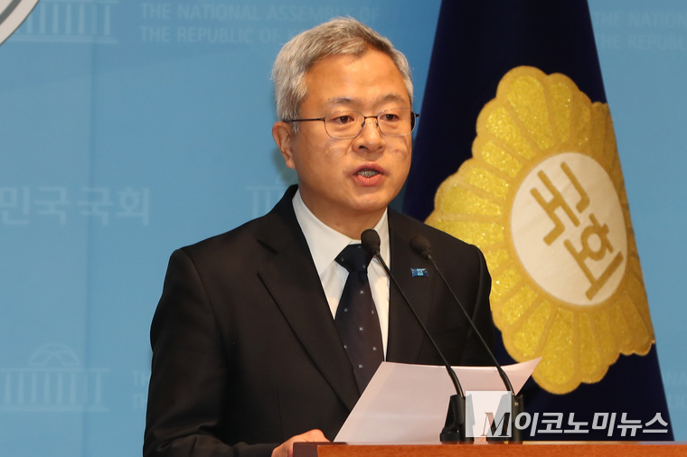 김보협 조국혁신당 수석대변인이 지난 2월 11일 국회 소통관에서 기자회견하고 있다. 사진=최동환 기자