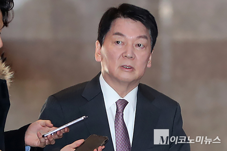 안철수 국민의힘 의원이 지난 12월 14일 윤석열 탄핵소추안 표결을 앞두고 의원총회에 참석하고 있다. 사진=최동환 기자