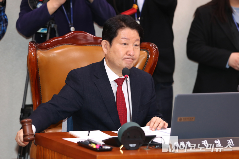 국회 국토교통위원회 권영진 위원장 개의 선언하고 있다. 사진=최동환 기자