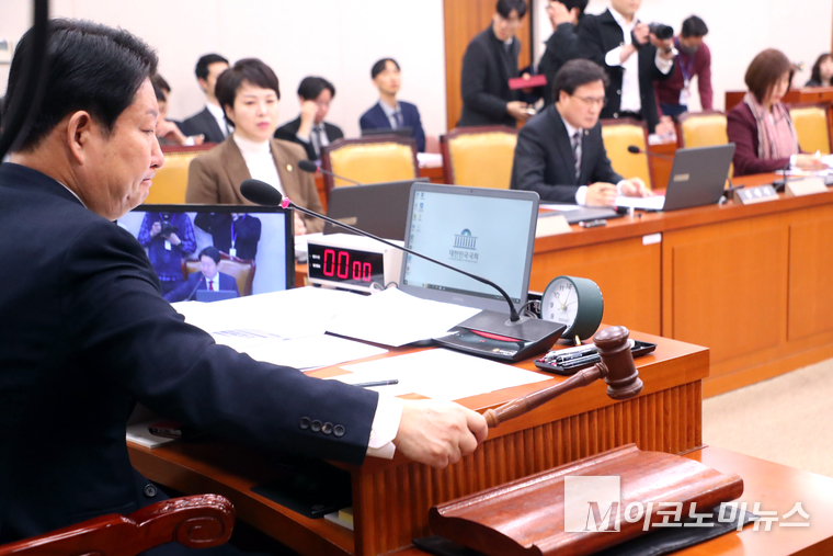 국회 국토교통위원회 권영진 위원장 개의 선언하고 있다. 사진=최동환 기자