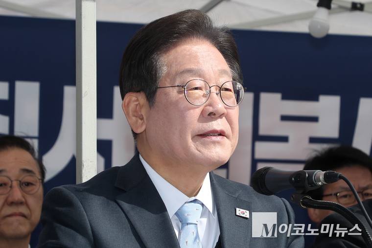 이재명 더불어민주당 대표 지난 26일 광화문 천막당사에서 열린 최고위원회의에서 발언하고 있다. 사진=최동환 기자