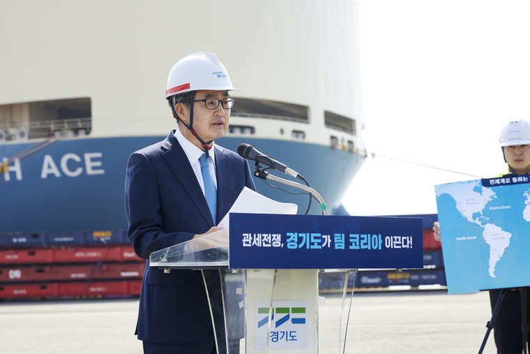 지난 31일 평택항 비상경제회의에 참석한 김동연 경기도지사 <경기도 제공>