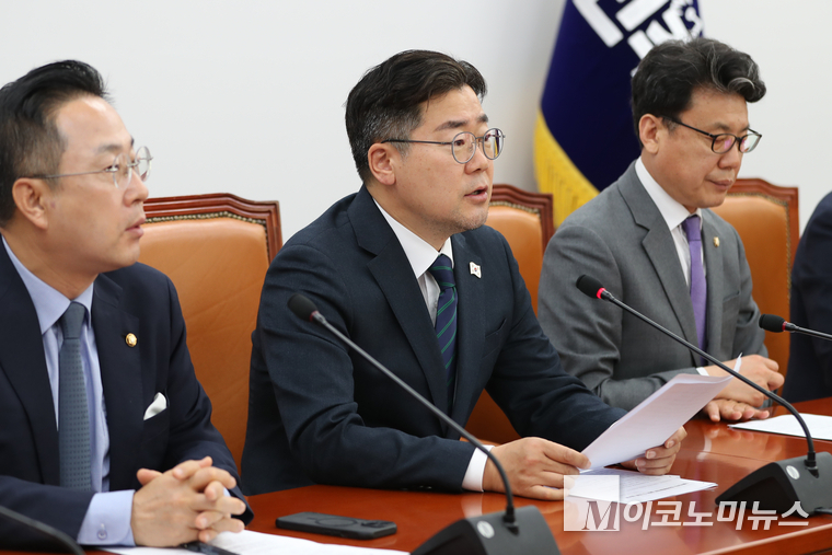박찬대 더불어민주당 대표 직무대행이 10일 국회에서 열린 정책조정회의에서 발언하고 있다. 사진=최동환 기자