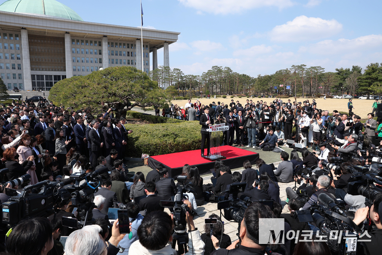 한동훈 전 국민의힘 대표는 10일 국회 본관 분수대 앞에서 대선 경선 출마 선언식에서 발언하고 있다. 사진=최동환 기자