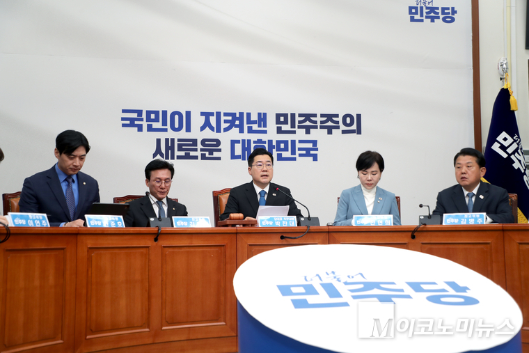 박찬대 더불어민주당 당대표 직무대행 겸 원내대표가 11일 최고위원회의에서 발언하고 있다. 사진=최동환 기자