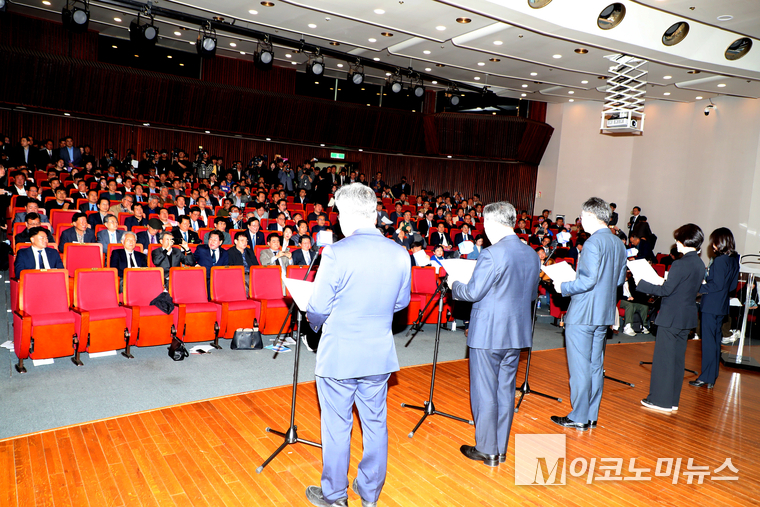 출범선언문을 낭독하고 있다. 사진=최동환 기자