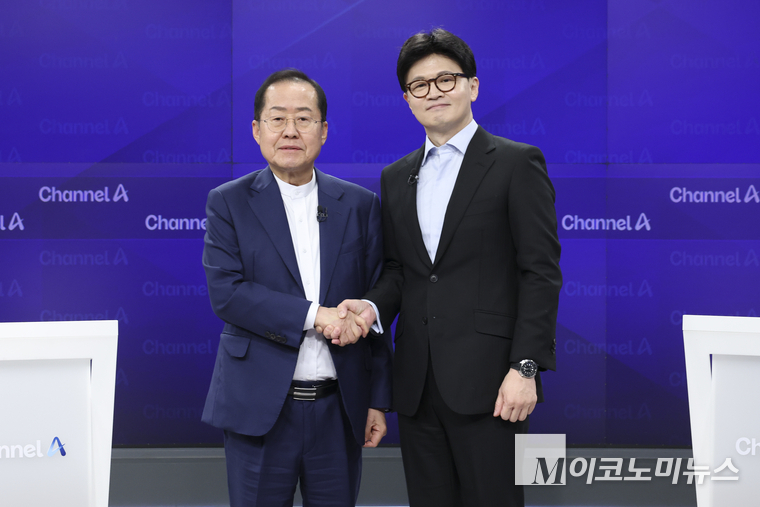 25일 채널A 스튜디오에서 열린 국민의힘 제21대 대선 2차 경선 한동훈 후보와 홍준표 후보 가 ‘일대일 맞수 토론회’에 참석했다. 사진=국힘의힘