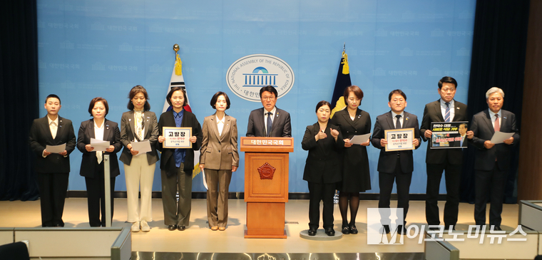조국혁신당이 1일 국회 소통관에서 기자회견을 열고 공직선거법 위반으로 한덕수 대통령 권한대행 국무총리를 고발한다고 밝혔다. 사진=최동환 기자