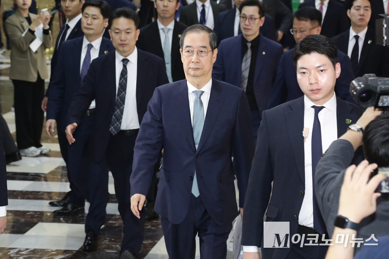 한덕수 대통령 권한대행 국무총리가 지난 24일 국회에서 열린 추가경정예산안 시정연설에 참석하고 있다. 사진=최동환 기자