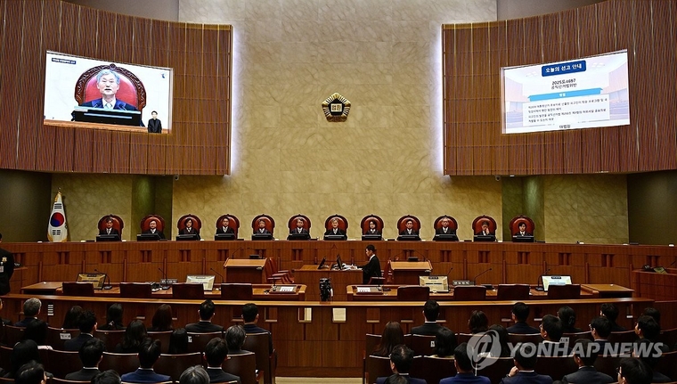 조희대 대법원장을 비롯한 대법관들이 1일 서울 서초구 대법원에서 더불어민주당 이재명 대선 후보의 공직선거법 위반 사건 상고심 선고를 위해 참석해 있다. 사진=사진공동취재단