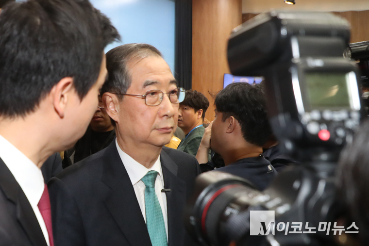 한덕수 전 국무총리가 2일 국회 소통관에서 제21대 대통령선거 출마를 공식 선언했다. 사진=최동환 기자