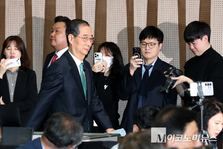 한덕수 전 국무총리가 2일 국회 소통관에서 제21대 대통령선거 출마를 공식 선언했다. 사진=최동환 기자