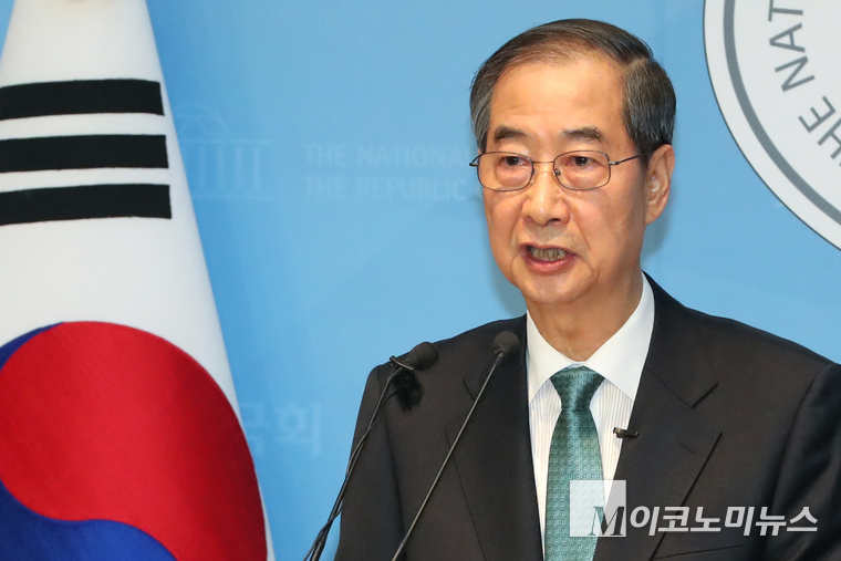 한덕수 전 국무총리가 2일 국회 소통관에서 제21대 대통령선거 출마를 공식 선언했다. 사진=최동환 기자