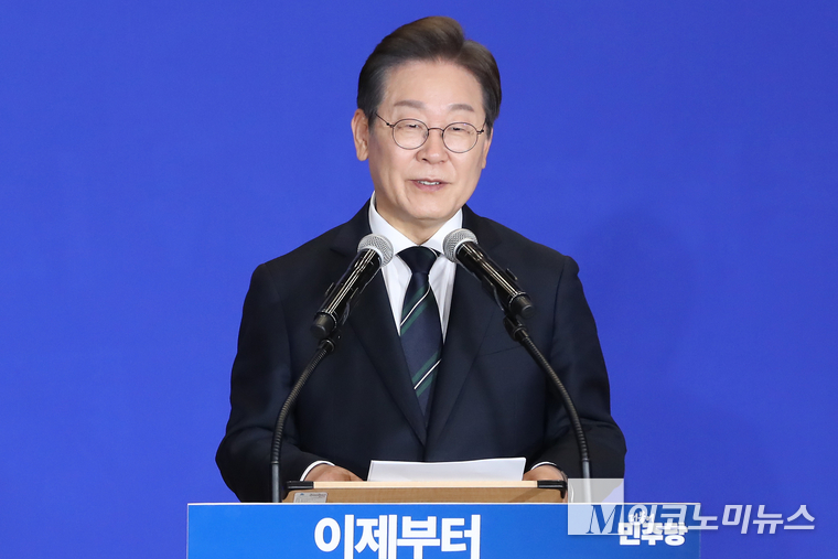 이재명 더불어민주당 대선후보가 지난 30일 국회 의원회관에서 열린 더불어민주당 제21대 대통령선거 ‘진짜 대한민국’ 중앙선거대책위원회 출범식에서 연설하고 있다. 사진=최동환 기자