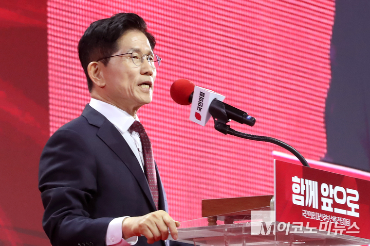 김문수 국민의힘 대선후보가 3일 후보로 최종 선출된 후 수락연설을 하고 있다. 사진=최동환 기자